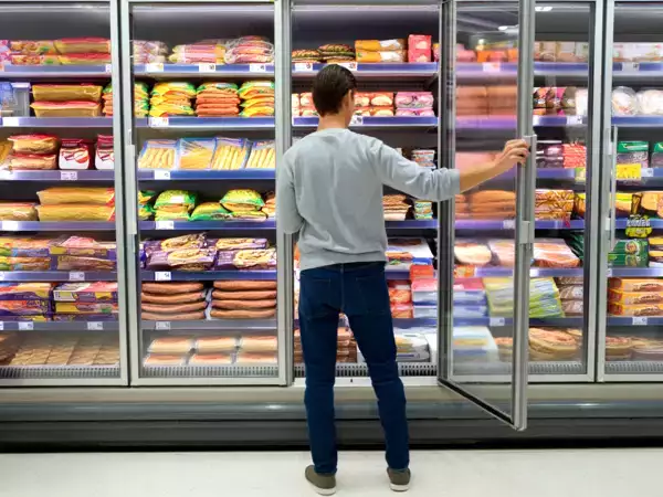 Süpermarketteki en kötü 8 dondurulmuş gıda: pahalı, tatsız, tuzaklarla dolu (ve birçok insan hala bunları satın alıyor)