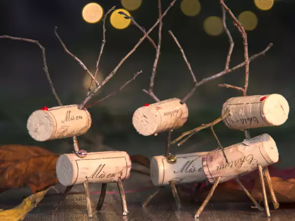 Mutfağınızda zaten bulunan (ve kullanmayı düşünmediğiniz) şeylerle Noel için dekorasyon yapın.