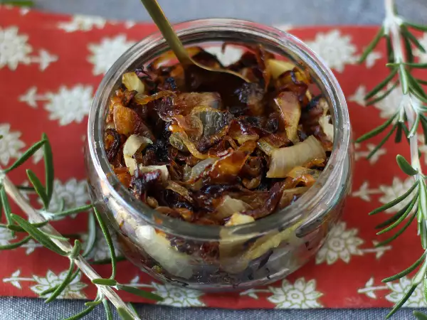 Soğan konfit: kolay, ucuz ve bayram yemekleri için ideal