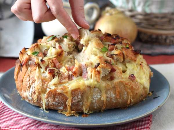 Arkadaşlarınızla akşam yemeği mi? Herkesin beğenisini kazanacak 17 lezzetli ve orijinal tarif