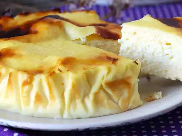 Hava fritözünde sağlıklı cheesecake. Zorluk çekmeden tadını çıkarmak için tatlı özlem.