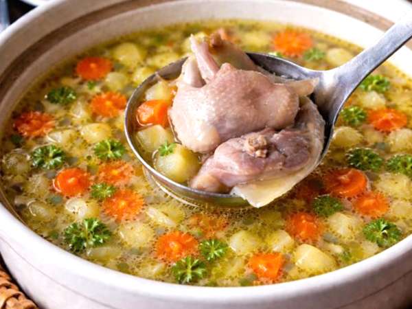 Tavuğun en çok kolajen, lezzet ve inanılmaz tarifler içeren kısımlarını (farkında olmadan) çöpe atıyorsunuz