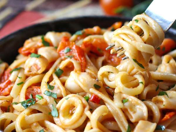 4 dakikada hazır dondurulmuş balıkla ilk yemek: öğle ve akşam yemeklerinden tasarruf etmenizi sağlayan kolay, lezzetli ve akıllı tarifler