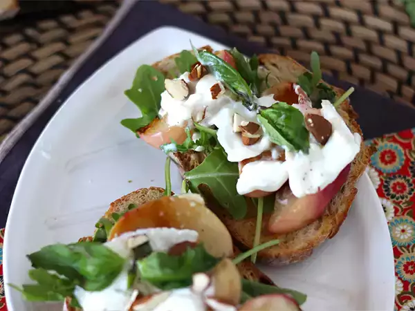 Brunch sandviçleri, simitleri ve tostları için fikir mi arıyorsunuz? İşte size ilham verecek 14 tarif!