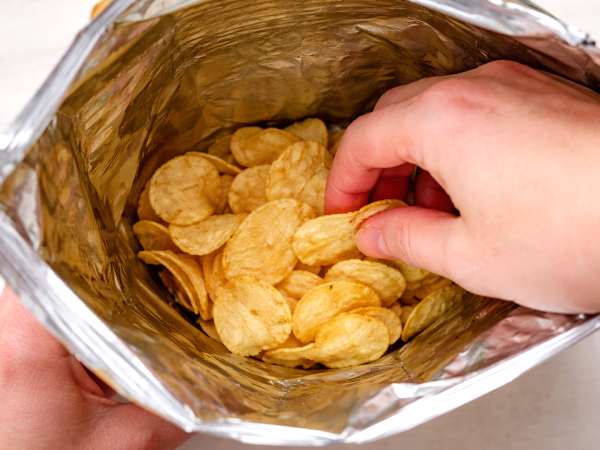 Cips poşetlerinde neden bu kadar çok hava var? Aldatılıyor muyuz?