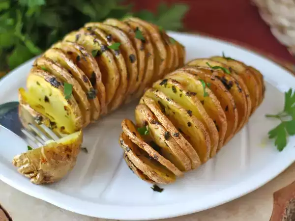 Mükemmel Hasselback patatesleri mi? Bu İsveç garnitürünü hazırlarken en sık yapılan hatalar şunlardır