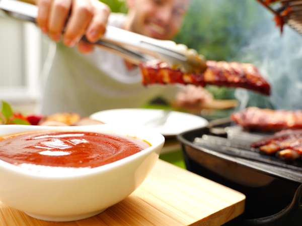 Barbekü sosu: evde yapın ve her eti dönüştürün