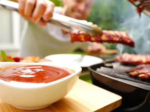 Barbekü sosu: evde yapın ve her eti dönüştürün