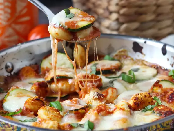 Yemek yapmaya vaktiniz mi yok? Bu ağızda dağılan gnocchi graten 30 dakikadan kısa sürede hazır