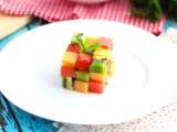 Yaz aylarında konuklarınızın beğenisini kazanacak yaratıcı meyve salatası!