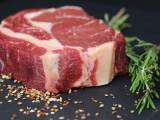 Carne rossa e salute: può davvero accelerare il processo di invecchiamento cellulare?