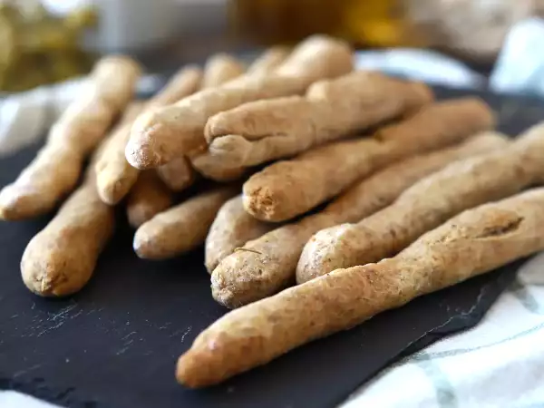 Baharın Tazeliğiyle Sofralarınızı Şenlendirin: Ev Yapımı Gressin ve Hafif Atıştırmalıklar