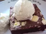 Tarif Beyaz çikolatalı ve cevizli brownie, yanında vanilyalı dondurma i̇le :))
