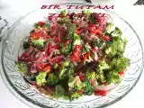 Tarif Çi̇ğ brokoli̇ salatasi