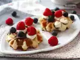 Tarif Meyveli, çikolatalı ve krem şantili waffle