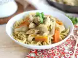 Tarif Chow mein (chao men), tavuklu ve sebzeli çin eriştesi