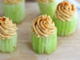 Tarif Vegan salatalık ve humuslu kekler
