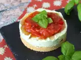 Tarif Fesleğen ve çeri domatesli tek porsiyonluk tuzlu cheesecake: büfeler ve aperatifler için lezzetli bir fikir