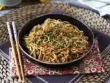 Tarif Çin noodle wok (sebze ve dokulu soya proteini)
