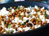 Tarif Salatalık, kavrulmuş nohut, avokado ve beyaz peynir salatası