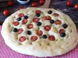 Tarif Çeri domates, zeytin ve kekik ile hazırlanan kabarık ve yumuşak focaccia