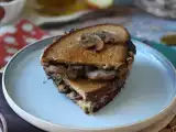 Tarif Mantarlı ve rendelenmiş peynirli tost