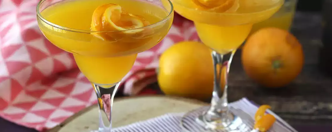 Agua de valencia, evde yapabileceğiniz cava ve portakallı akdeniz kokteyli.