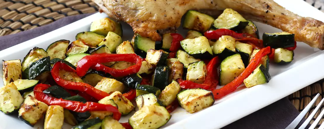 Hava fritözünde biberli ve kabaklı tavuk: 20 dakikada hazır!