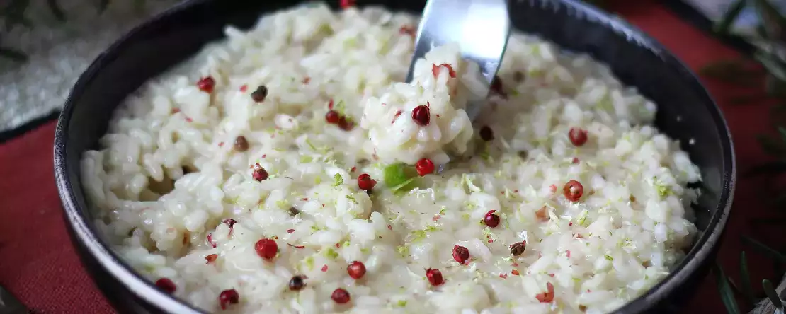 Misket limonu ve pembe biberli risotto: özel akşam yemekleri için zarif vejetaryen tarif