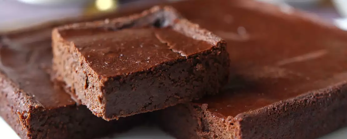 Çikolatalı ve kırmızı fasulyeli proteinli brownie
