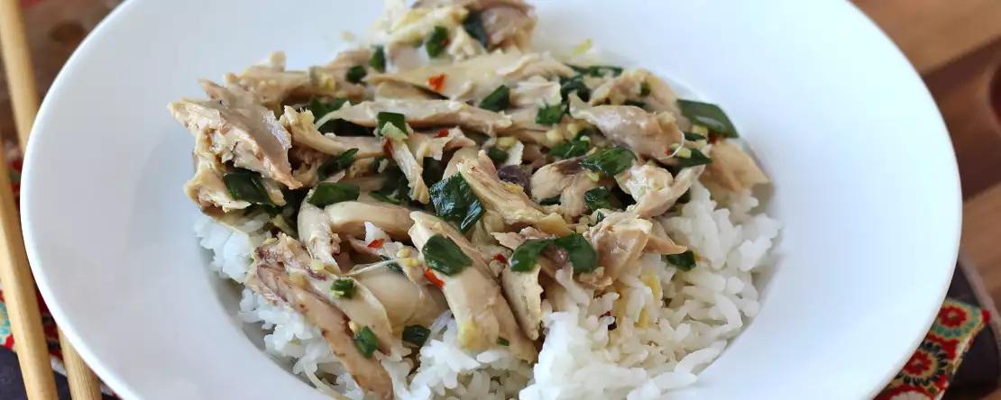 Zencefilli çin usulü buharda pişirilmiş tavuk, son derece yumuşak ve aromatik