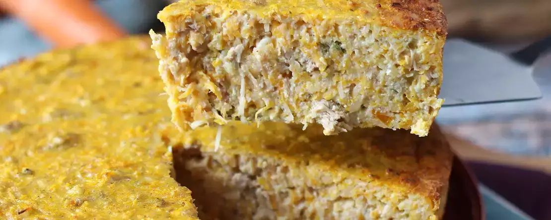 Hamursuz ton balıklı, havuçlu ve süzme peynirli kiş: kolay ve protein açısından zengin