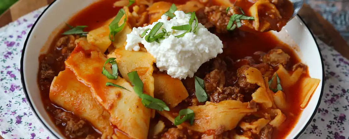 Etli, ricotta ve parmesanlı lazanya çorbası