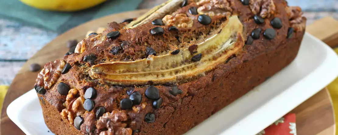 Miso, ceviz ve çikolatalı vegan muzlu kek