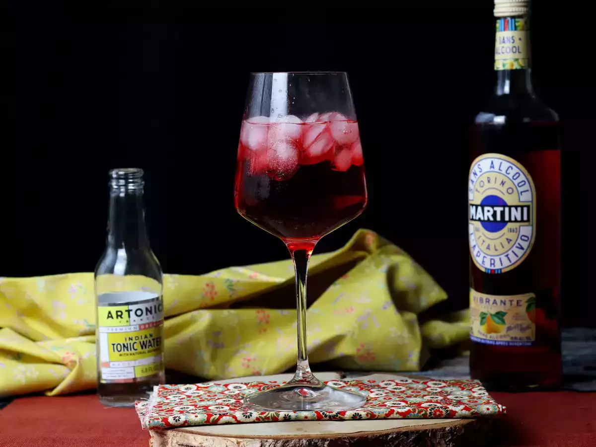 Tarif Alkolsüz martini tonik, taze, meyveli kokteyl!