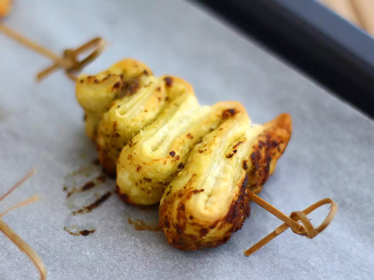 Tarif Noel aperatifi için pestolu puf böreği noel ağaçları