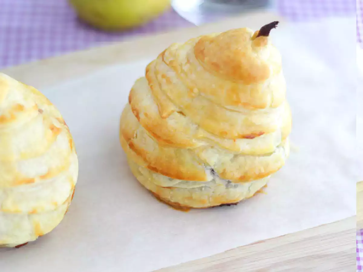 Tarif Milföy hamurlu, ortası çikolatalı armutlar