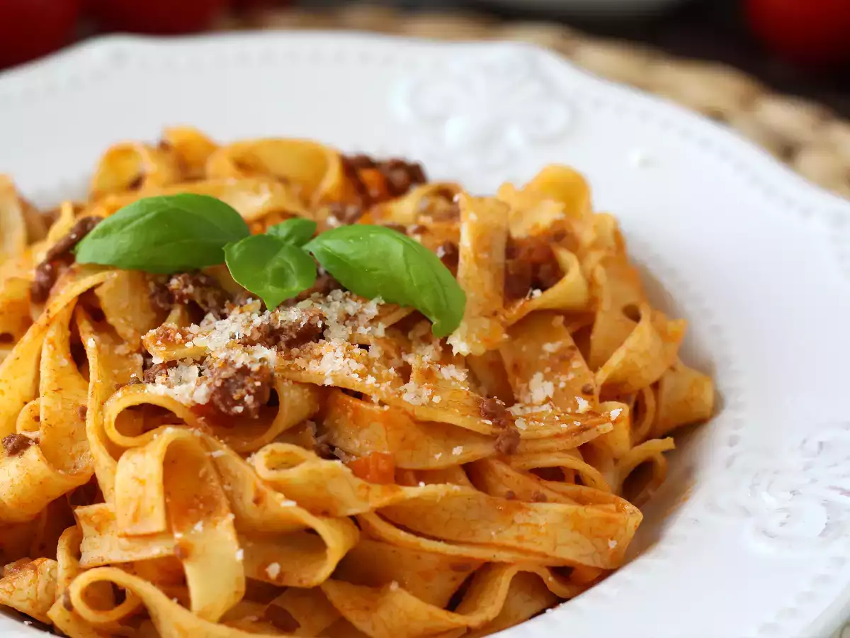 Tarif Bolonez soslu makarna - tagliatelle al ragù alla bolognese