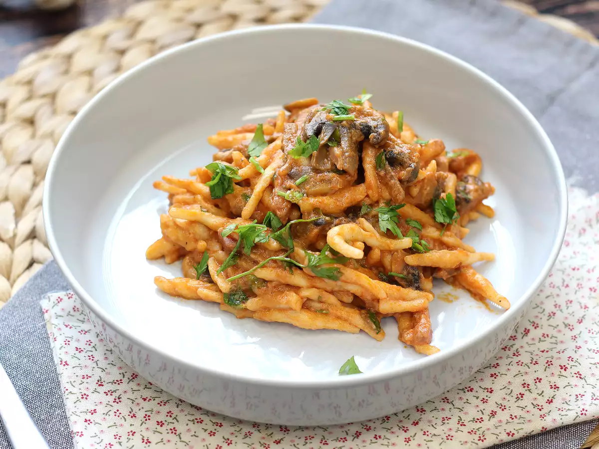 Tarif Pasta alla boscaiola: sonbahar ve kış için ideal makarna tarifi
