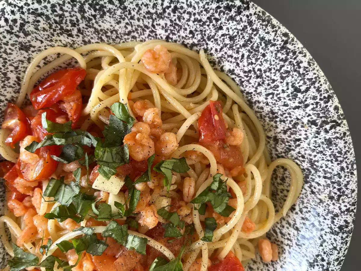 Tarif Karidesli ve çeri domatesli spagetti: lezzetli bir ana yemek için hızlı tarif