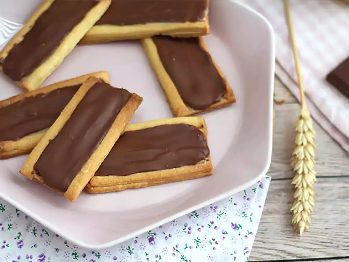 Tarif Karamelli ve sütlü çikolatalı twix bisküvileri