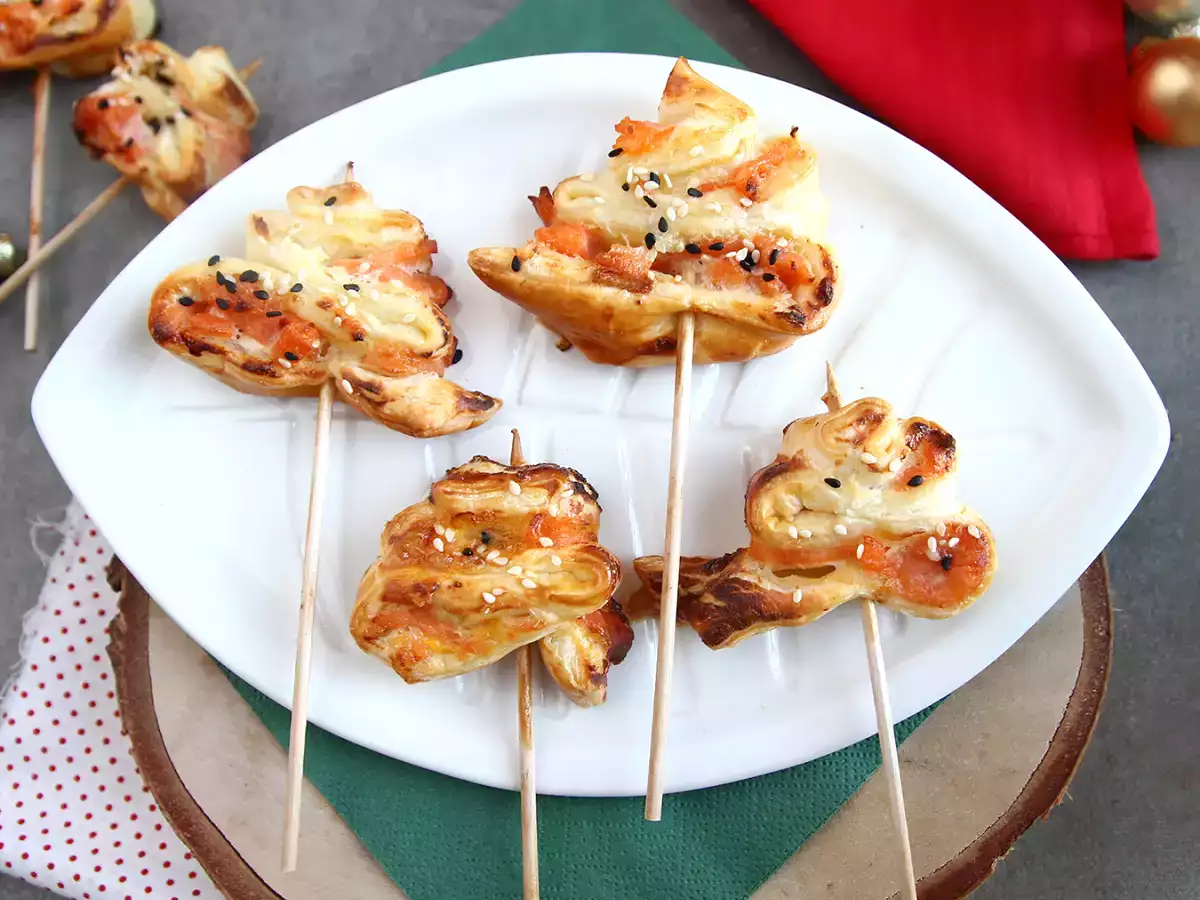 Tarif İki çeşit somon balığı ile milföy köknar ağaçları