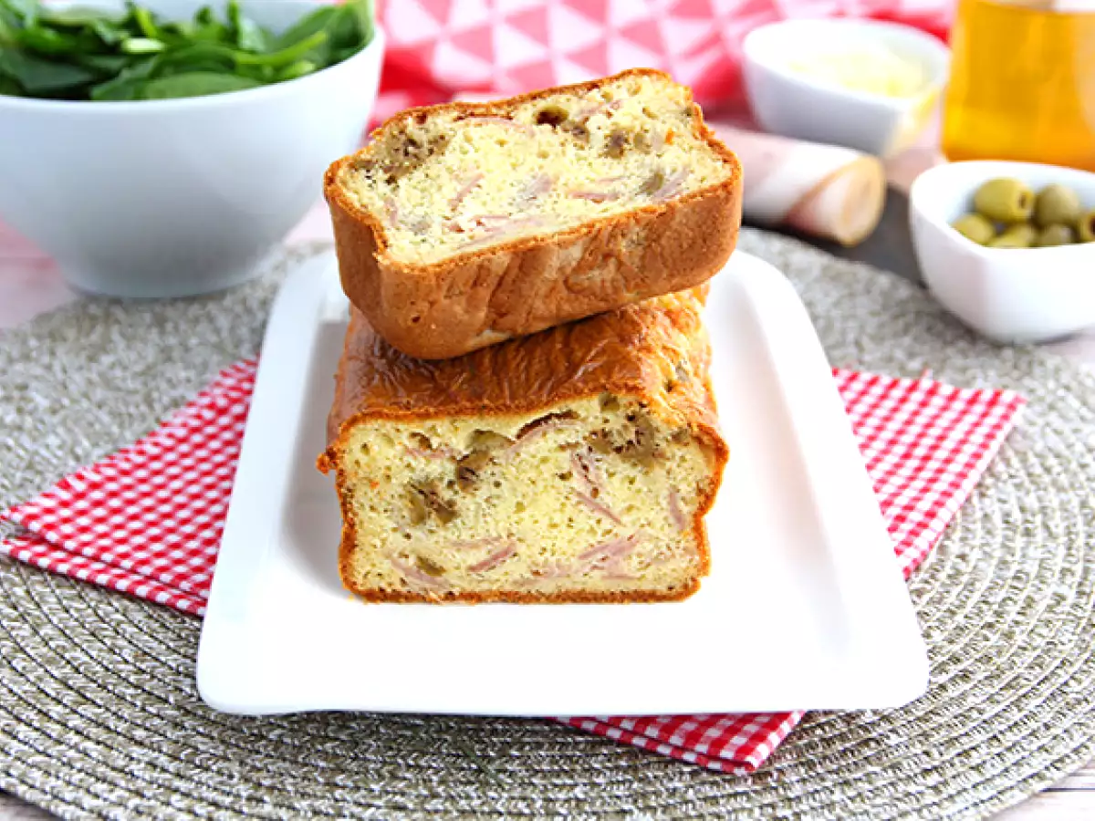 Tarif Yeşil zeytinli jambonlu ve peynirli kek