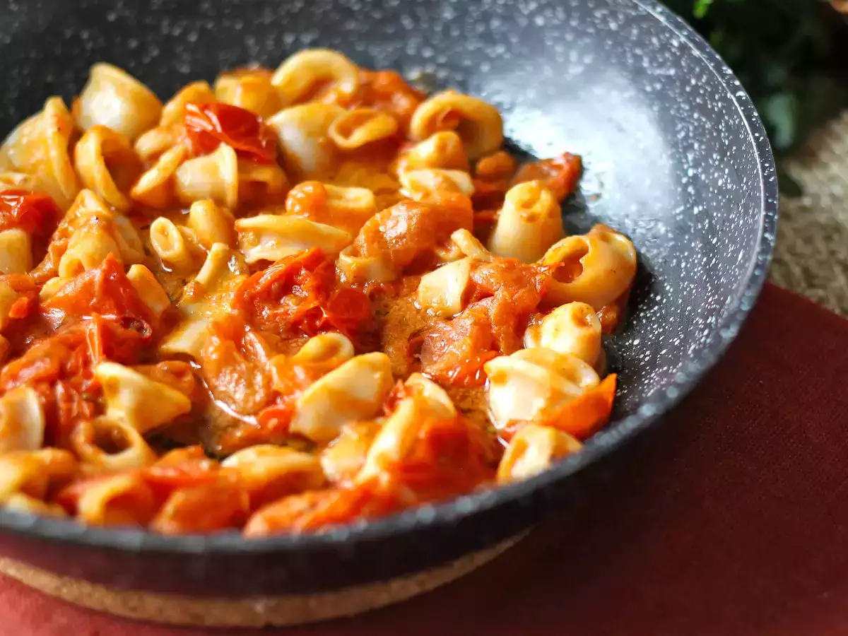 Tarif Kalamar sosu: makarna için mükemmel bir çeşni