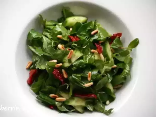 Tarif Ispanak - tere ve naneli salata........