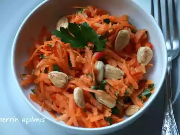 Tarif Taze zencefilli havuç salatası.....