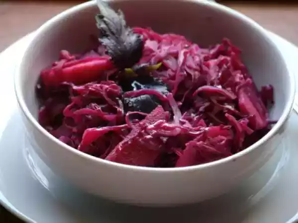 Tarif Ilık kırmızı lahana salatası.....