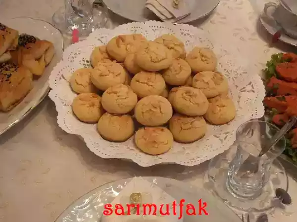 Tarif Mi̇safi̇r menüsü ve fi̇le bademli̇ kurabi̇ye