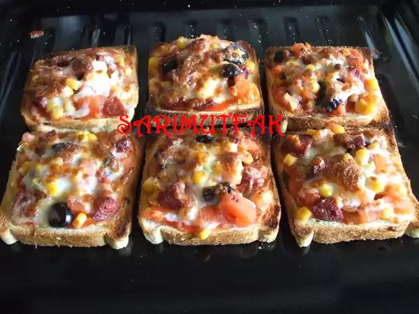 Tarif Tost ekmeği̇ pi̇zzasi