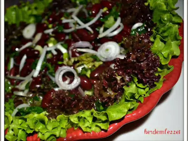 Tarif Meksi̇ka fasülyesi̇ salatasi